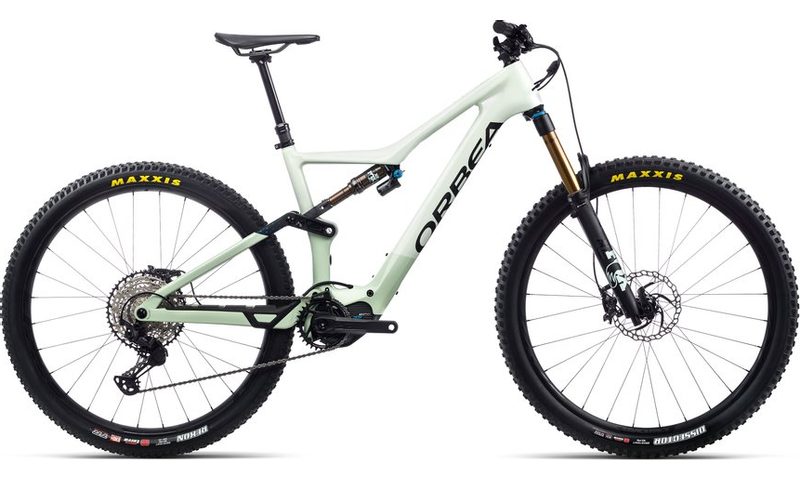 Orbea Rise M10 2021 in der Farbe harzweiß / nebelgrün (glänzend)